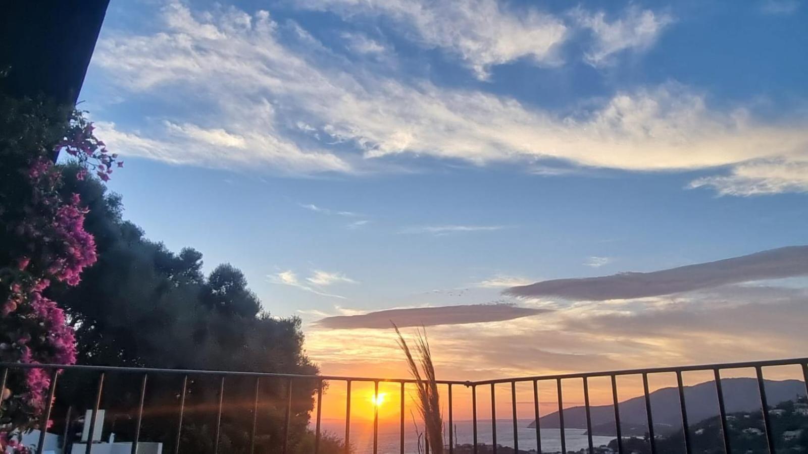 Villetta With Heated Pool And Panoramic View Torre delle Stelle Luaran gambar